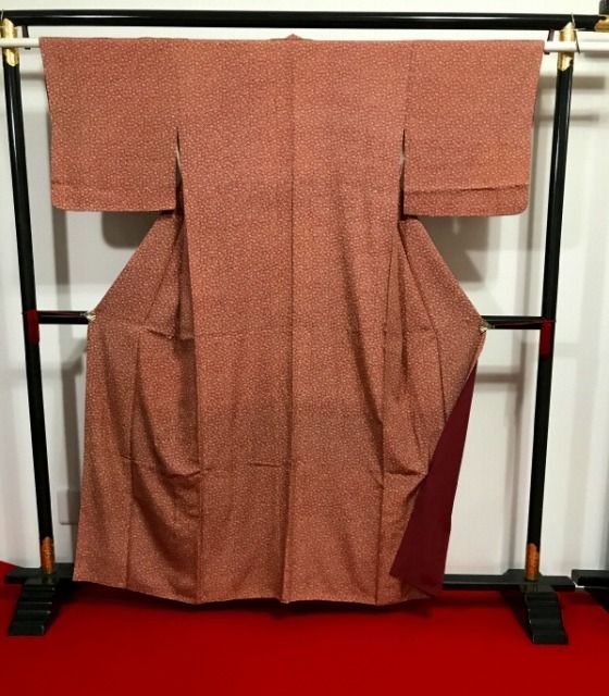 中古】Sサイズ 正絹 小紋 赤茶地に小花模様 袷着物シーズン冬 - メルカリ