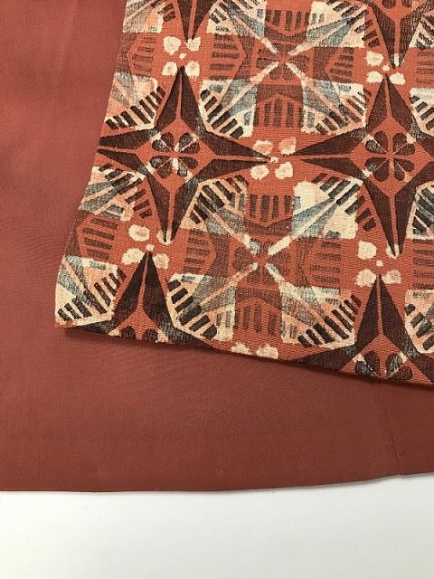 中古】 Sサイズ 小紋 正絹 赤茶地に花格子模様 袷着物 - メルカリ