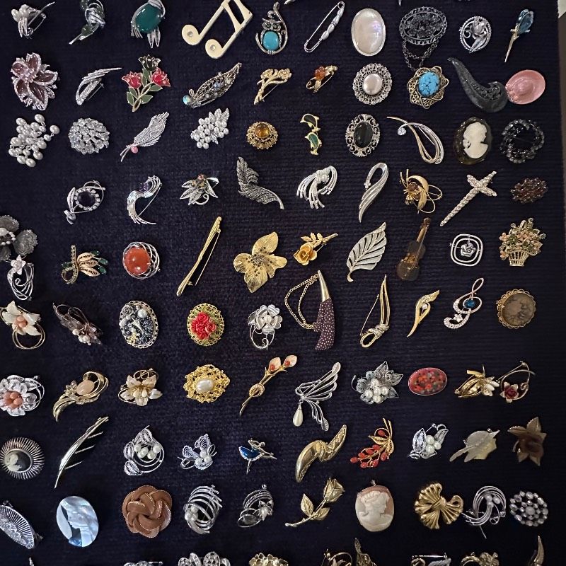 vintage】ブローチ まとめ売り 大量 150点 GT-BR54 - メルカリ