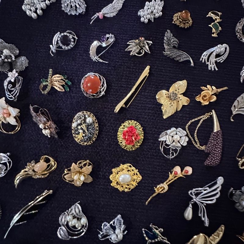 vintage】ブローチ まとめ売り 大量 150点 GT-BR54 - メルカリ