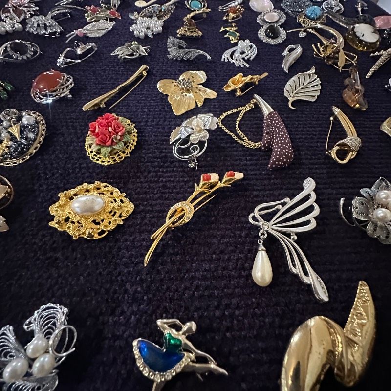 vintage】ブローチ まとめ売り 大量 150点 GT-BR54 - メルカリ