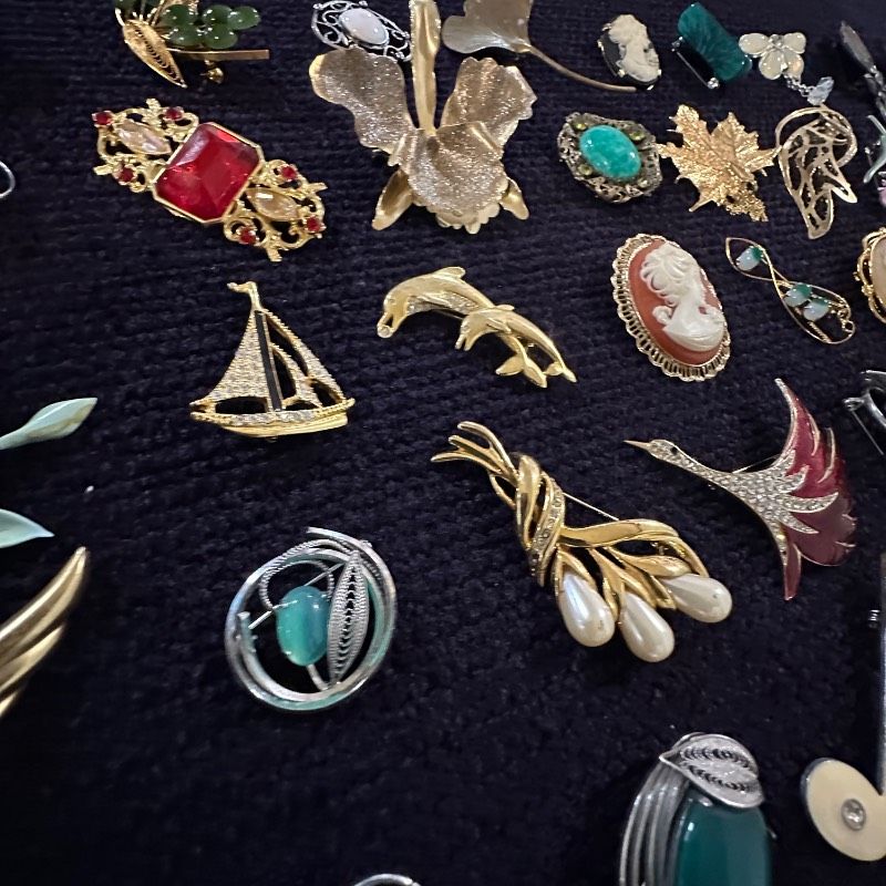 vintage】ブローチ まとめ売り 大量 150点 GT-BR54 - メルカリ