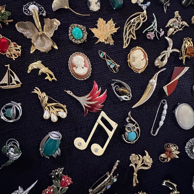 vintage】ブローチ まとめ売り 大量 150点 GT-BR54 - メルカリ