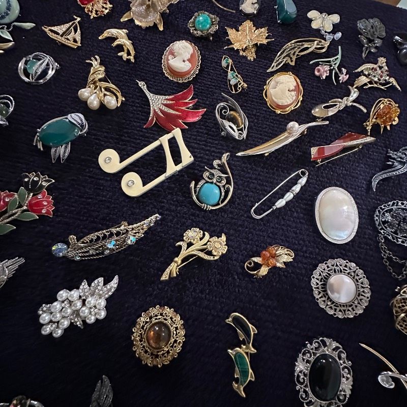 vintage】ブローチ まとめ売り 大量 150点 GT-BR54 - メルカリ