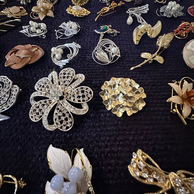 vintage】ブローチ まとめ売り 大量 150点 GT-BR54 - メルカリ