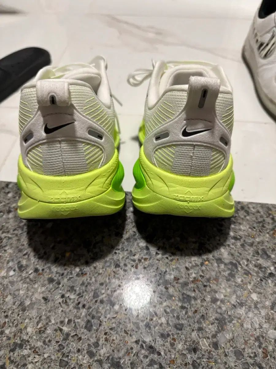  285 NIKE ボメロ 18 ウィメンズ 登山靴 トレッキングシューズ アウトドアシューズ