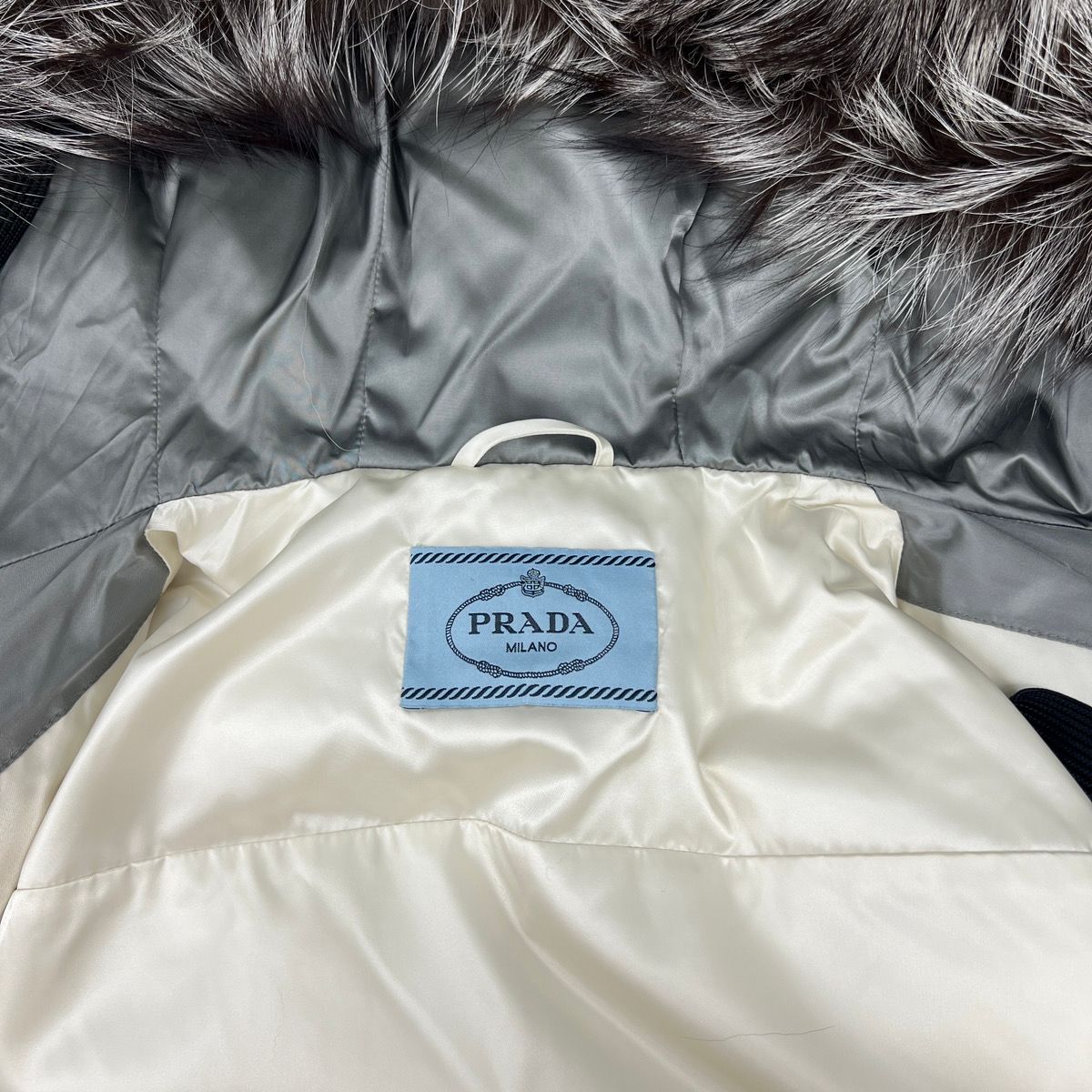 PRADA 希少 極美品 プラダ トライアングルロゴ フォックスファー