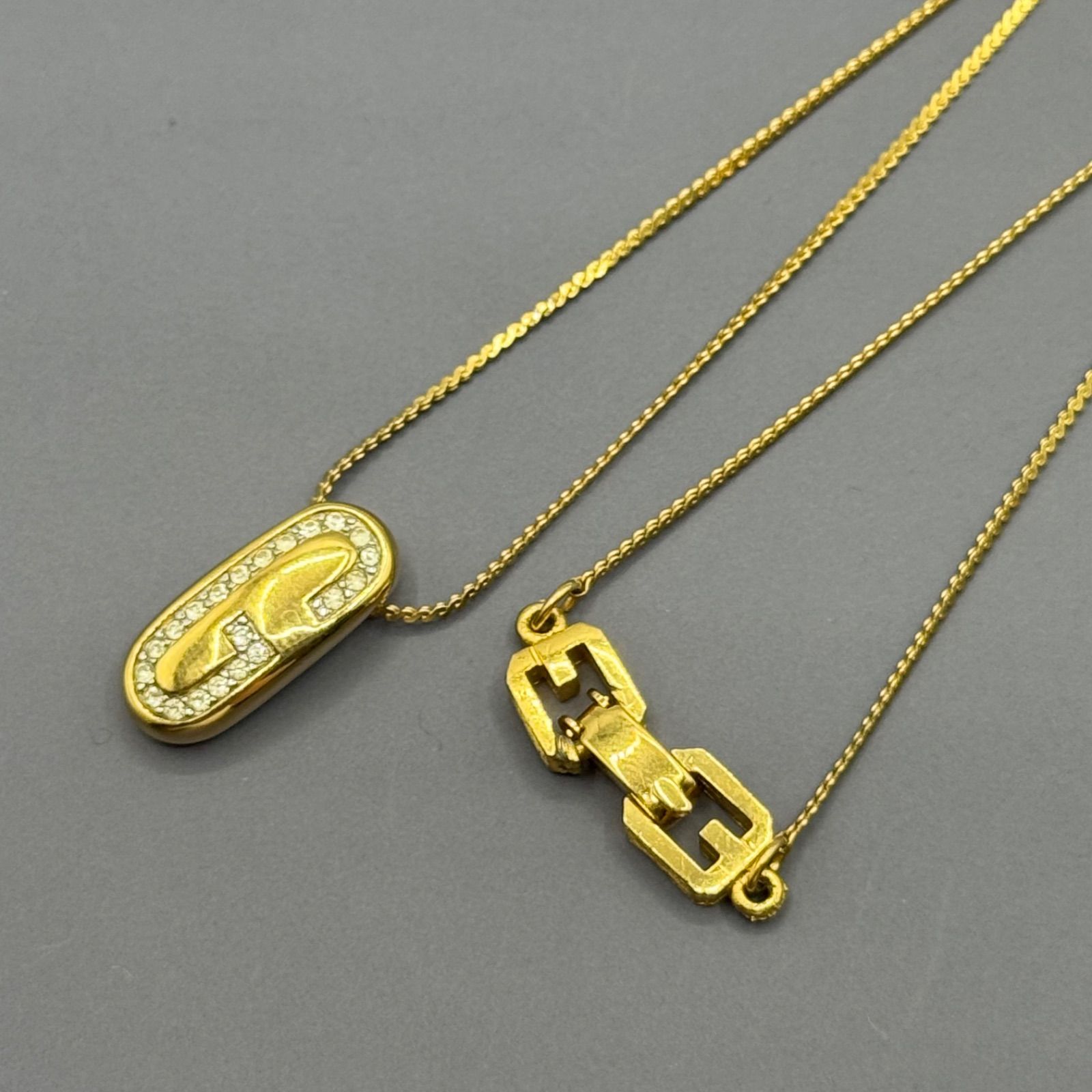 美品✨ ジバンシー ネックレス 4G ロゴ ラインストーン ヴィンテージ 喜平 美品✨ ジバンシー ネックレス 4G ロゴ ラインストーン ヴィンテージ 喜平