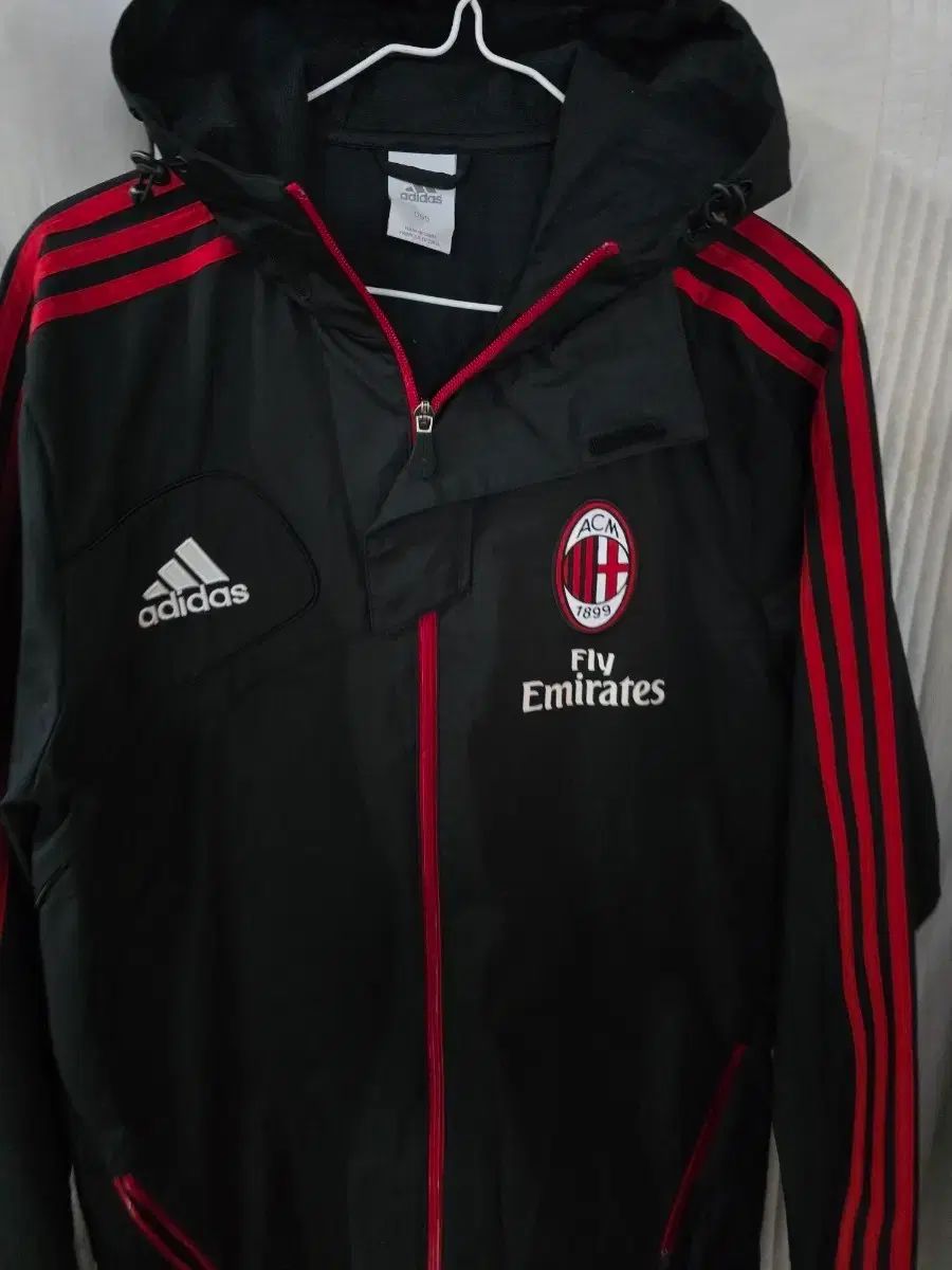アディダス ACミラン ウィンドブレーカー ブラック - メルカリ