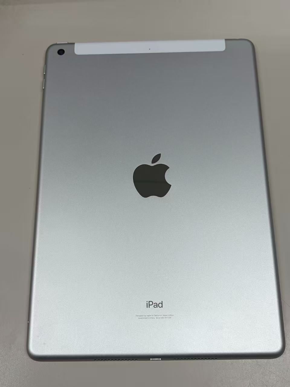 極美品 電池100% SIMフリーiPad (第9世代) 256GB シルバー