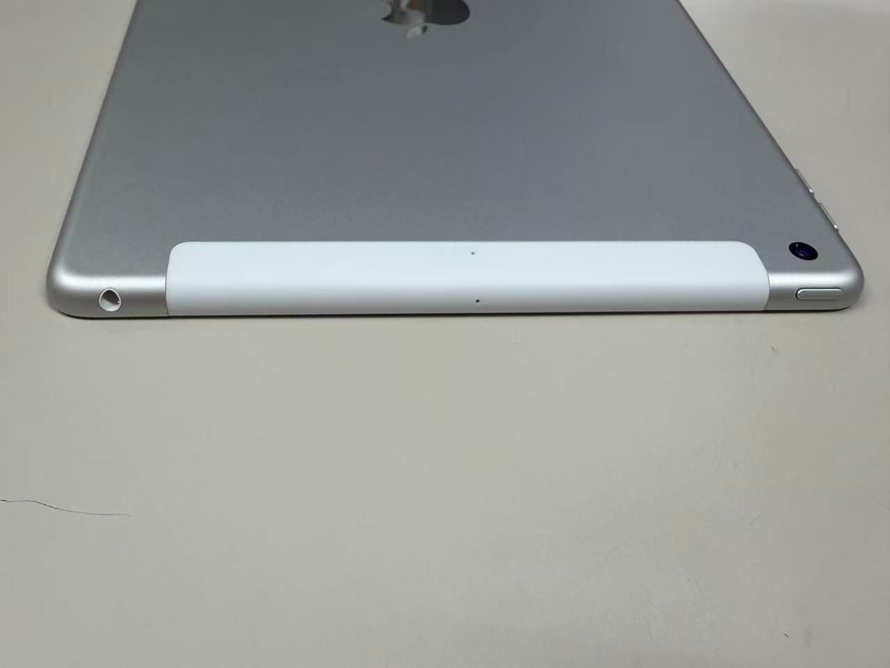 極美品 iPad 第9世代 64GB シルバー SIMフリー バッテリー97% ムスビー｜電池81% SIMフリーiPad (第9世代) 64GB シルバー【iPad(第9