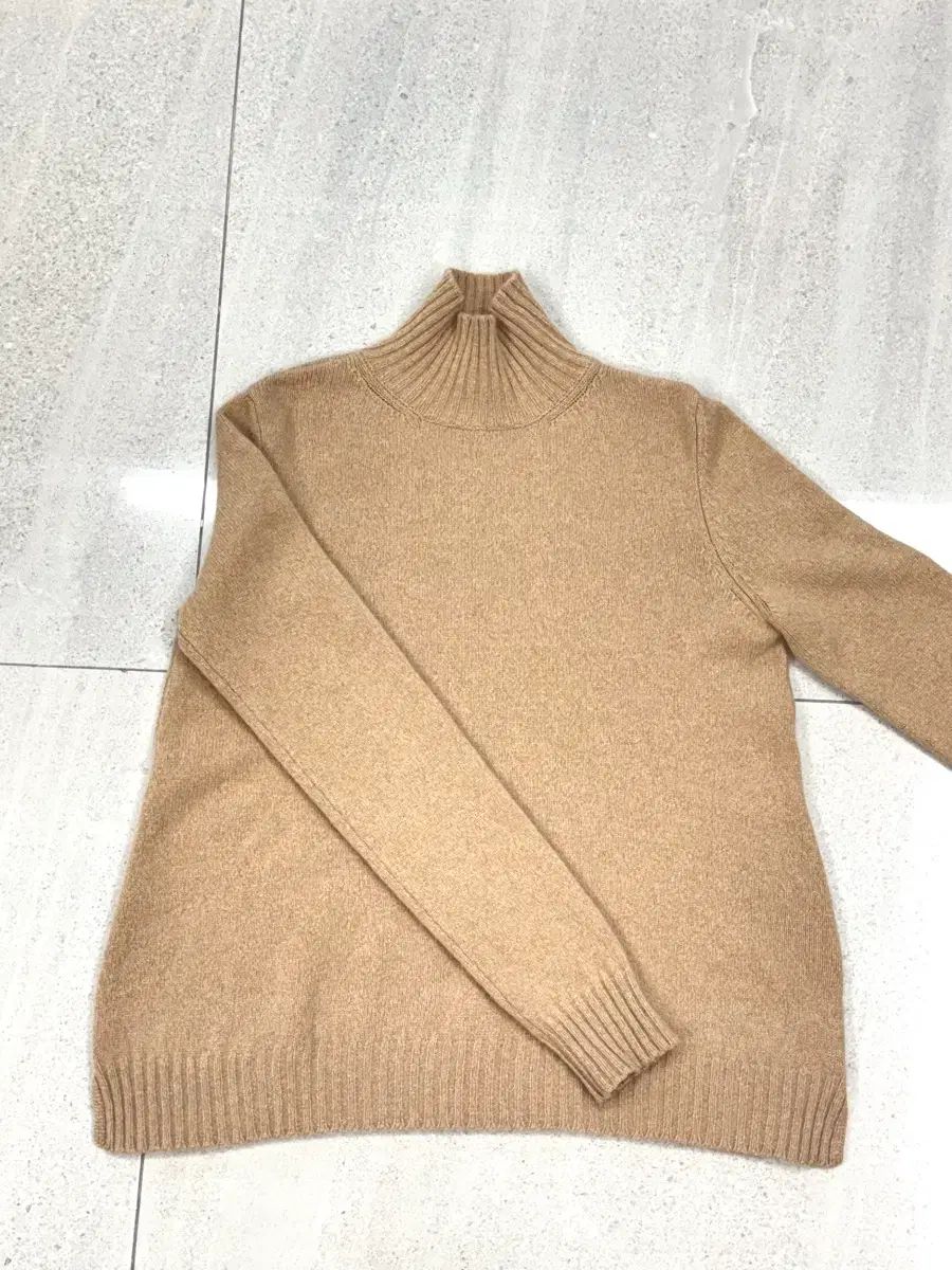 ウィークエンドMAX MARA マックスマーラ カシミア タートルネック