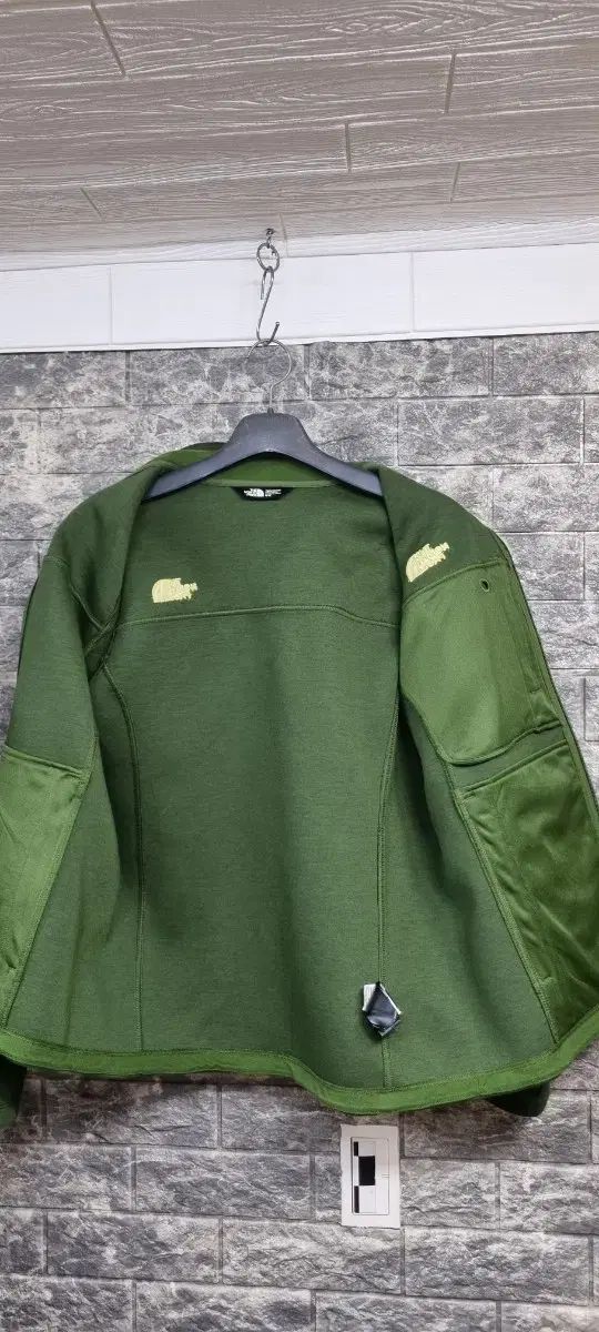  THE NORTH FACE ザノースフェイス カーキ ジップアップジャケット100 その他 アウター