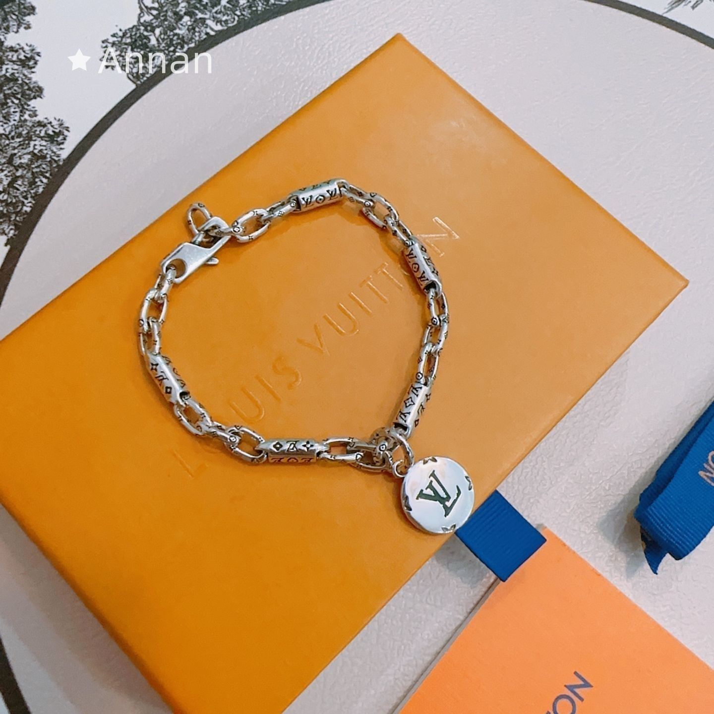 【メルカリ市限定値引き】LOUIS VUITTONブレスレット LOUIS VUITTON (ルイヴィトン) ブラスレ・エセンシャルV ブレスレット