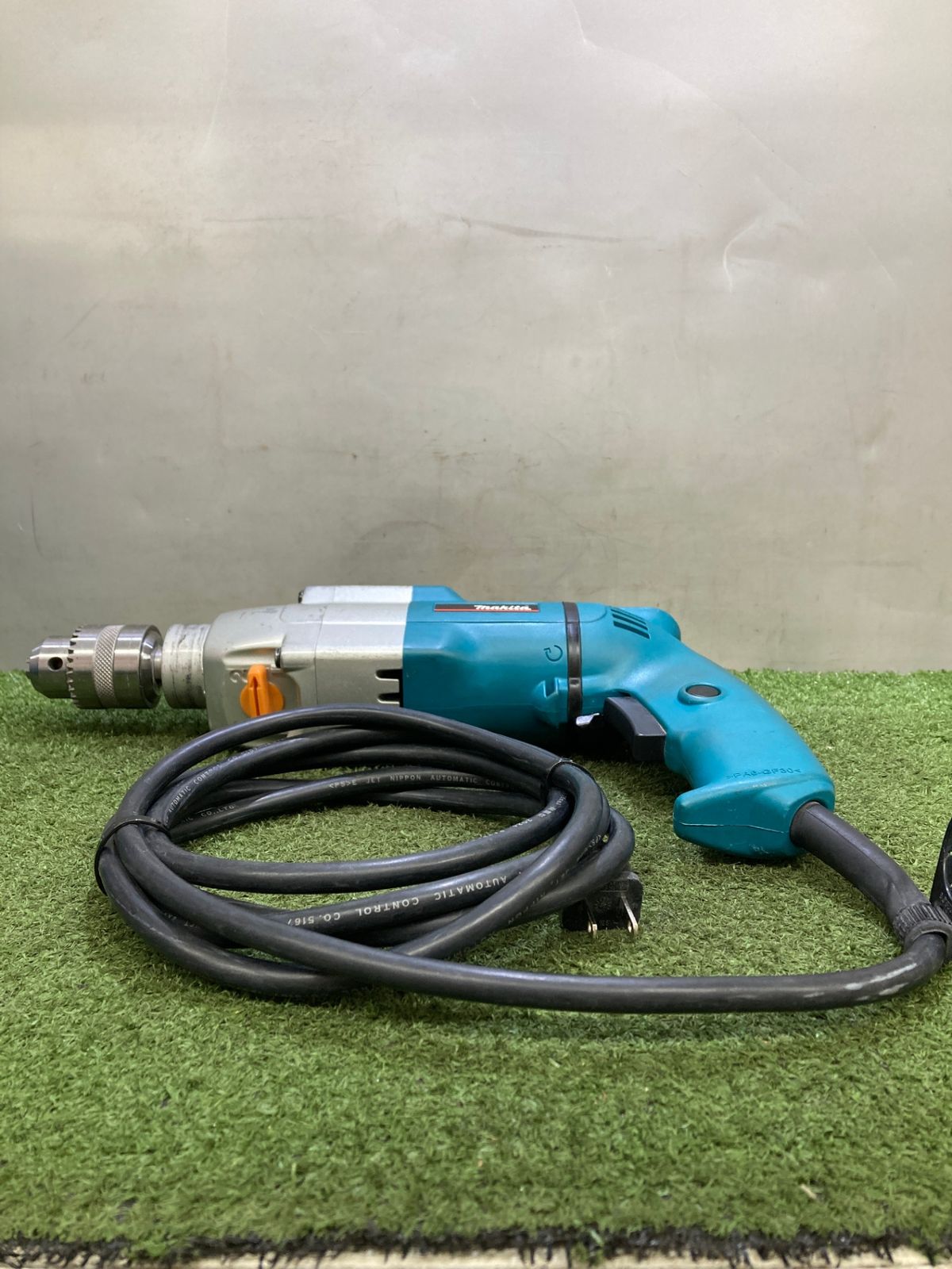  品 0921 makita マキタ 20 mm 2スピード震動ドリル HP 2032 振動 コアドリル ドリル ドライバー レンチ