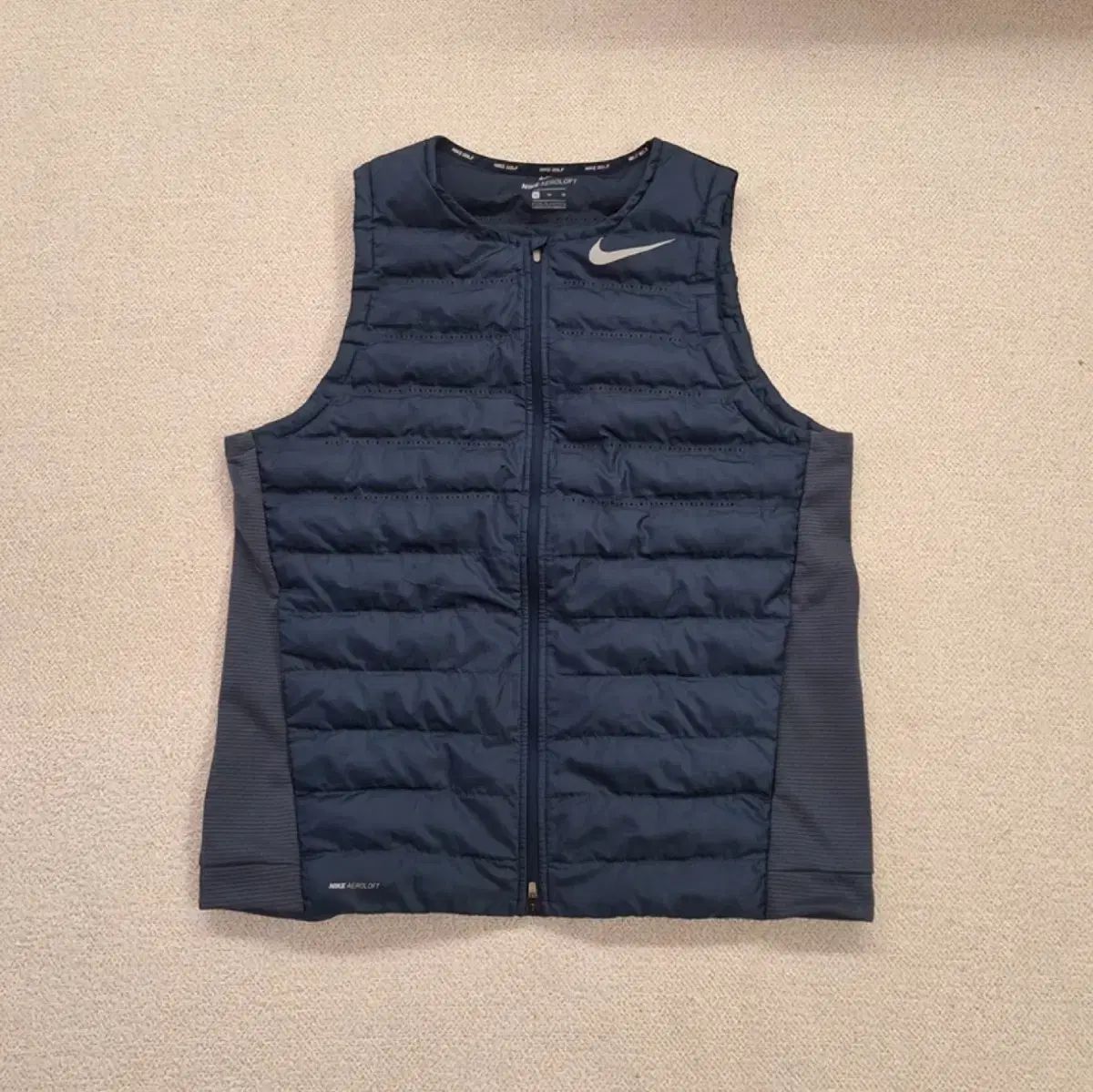 NIKE☆エアロロフト　ベスト☆XLサイズ☆ランニング　ゴルフ ナイキ ゴルフ エアロロフト ダウン ベスト ネイビー xl - メルカリ