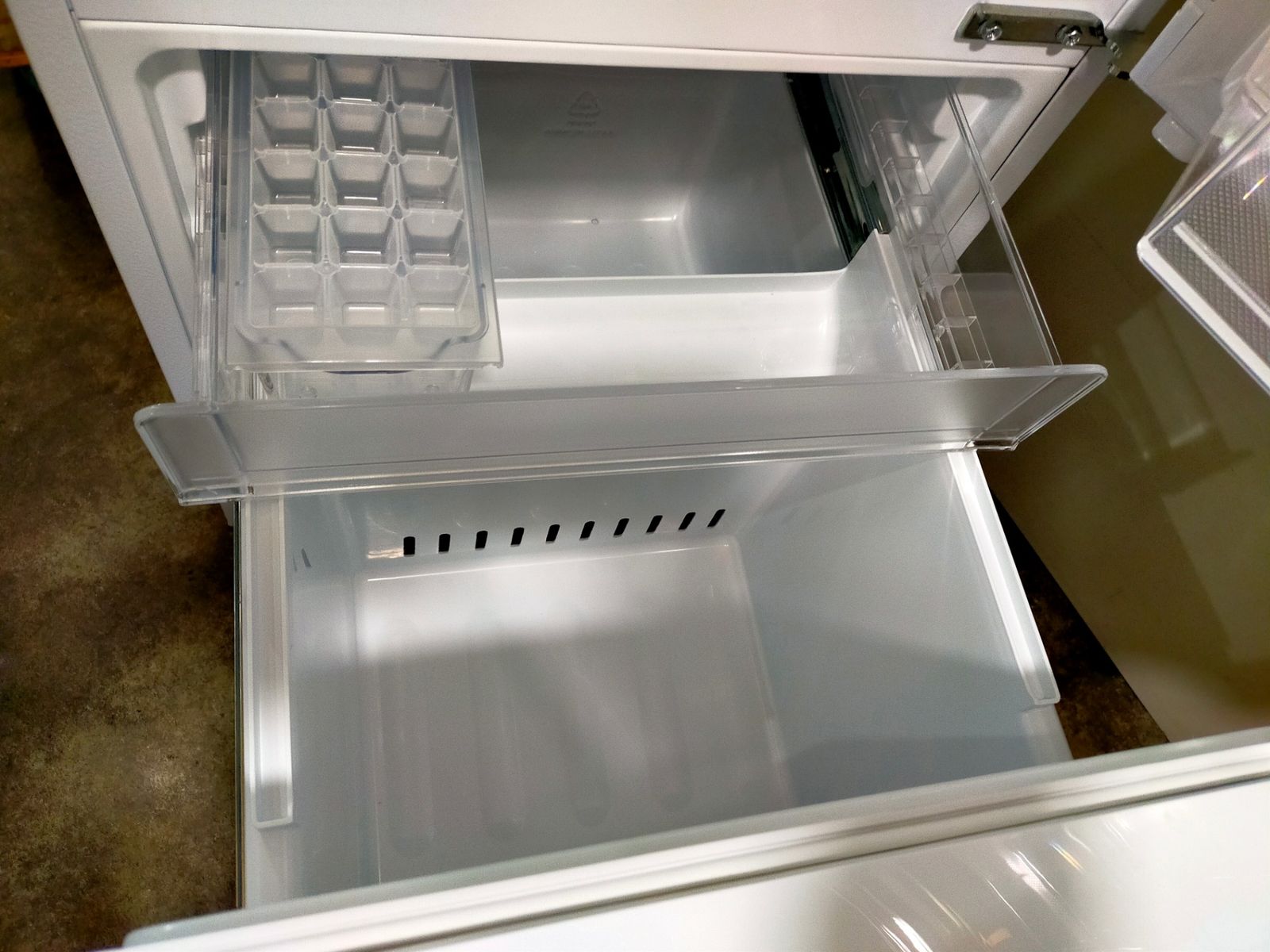 【高年式】美品 ヤマダ 冷凍冷蔵庫 2024年製 YRZ-F15LW 156L 高年式! YAMADA SELECT 156L 2ドア冷蔵庫 REFAGE YRZ-F15LW 白 2024年製