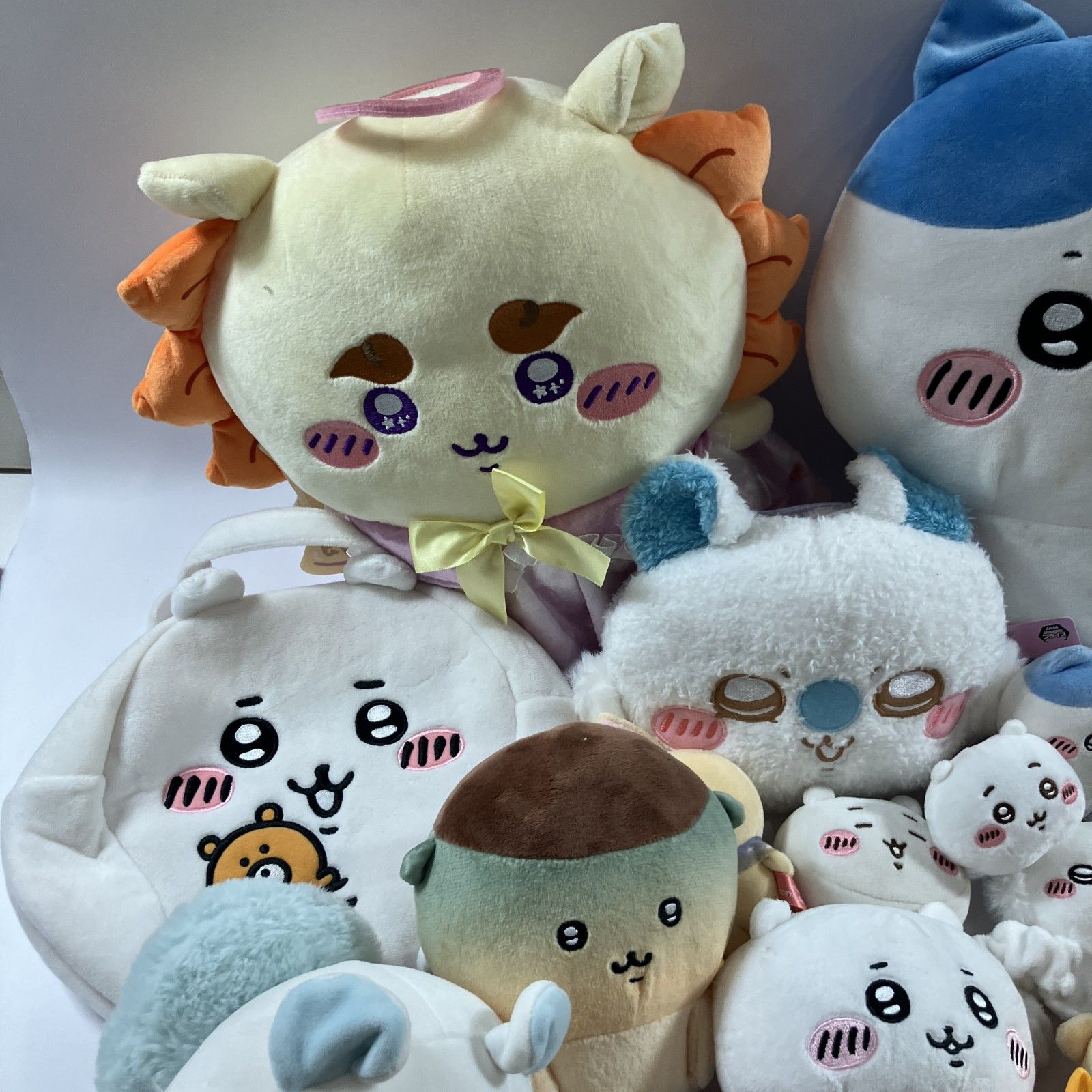 ちいかわ グッズ 大量 まとめ商品 ぬいぐるみ マスコット 6連ライト ポーチ ハチワレ うさぎ モモンガ シーサー 等 4.6 kg