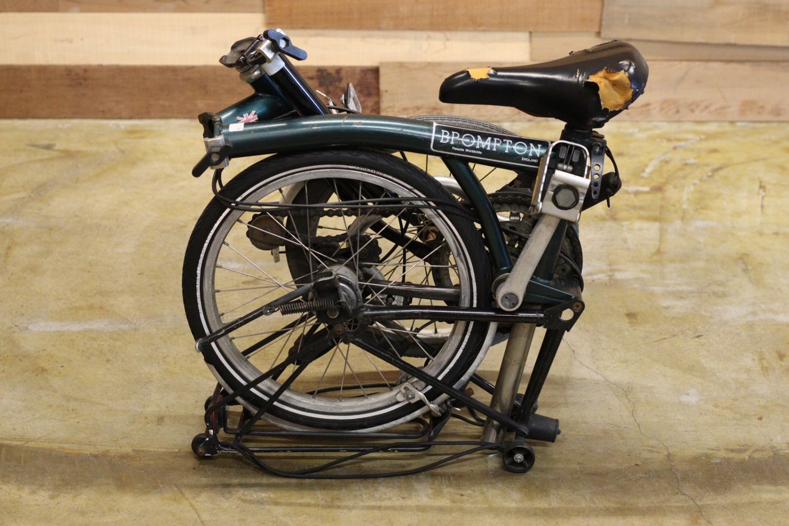 BROMPTON「ブロンプトン」 M3L 台湾製 2007年モデル 折り畳み自転車ご覧いただき誠にありがとうございます。 こちらの商品はバイチャリ浜松店にございます。 店頭での受け渡しのみとなっておりますので宜しくお願い致します。 店頭支払い方法各種取り扱っております。 また、値引き交渉等は行っておりませんのでご了承くださいませ。  ★防犯登録も店頭にて可能でございます。 ★店頭にてご試乗も可能でございます。 M3L | 折りたたみ自転車・ミニベロ専門店 GREEN CYCLE STATION