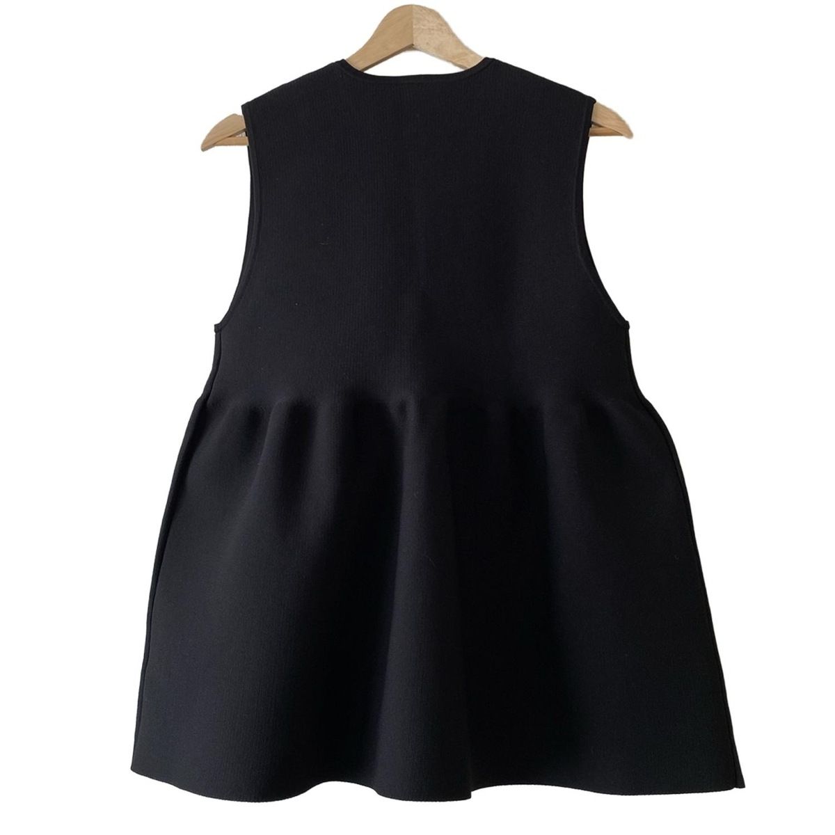 最終値下げ)UNITED ARROWS ブラックフリルベスト ジレ UNITED ARROWS(ユナイテッドアローズ) ベスト レディース 黒 フリル