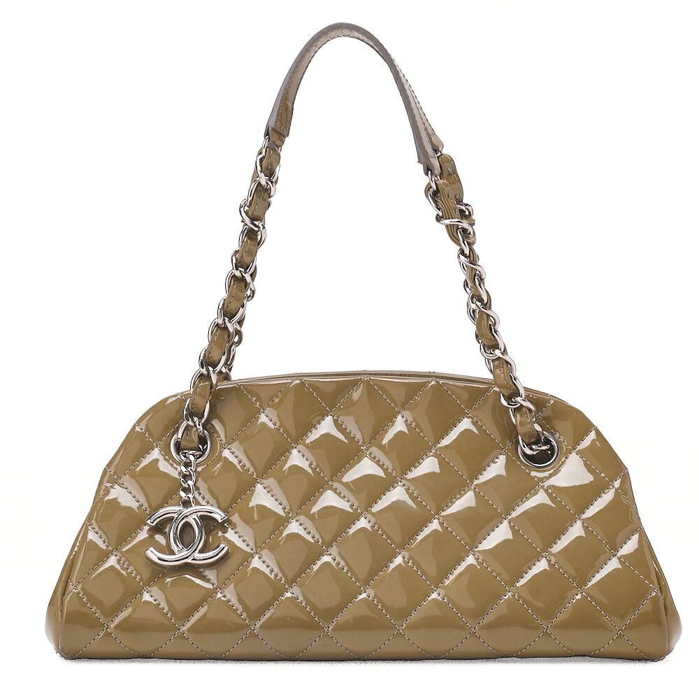 CHANEL シャネル エナメル マトラッセ ボーリング チェーン CHANEL シャネル エナメル マトラッセ ボーリング チェーン