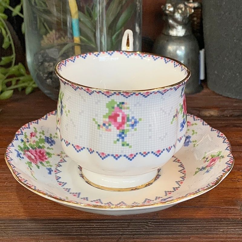 廃盤 ロイヤルアルバート プチポワン カップ＆ソーサー 2客セット