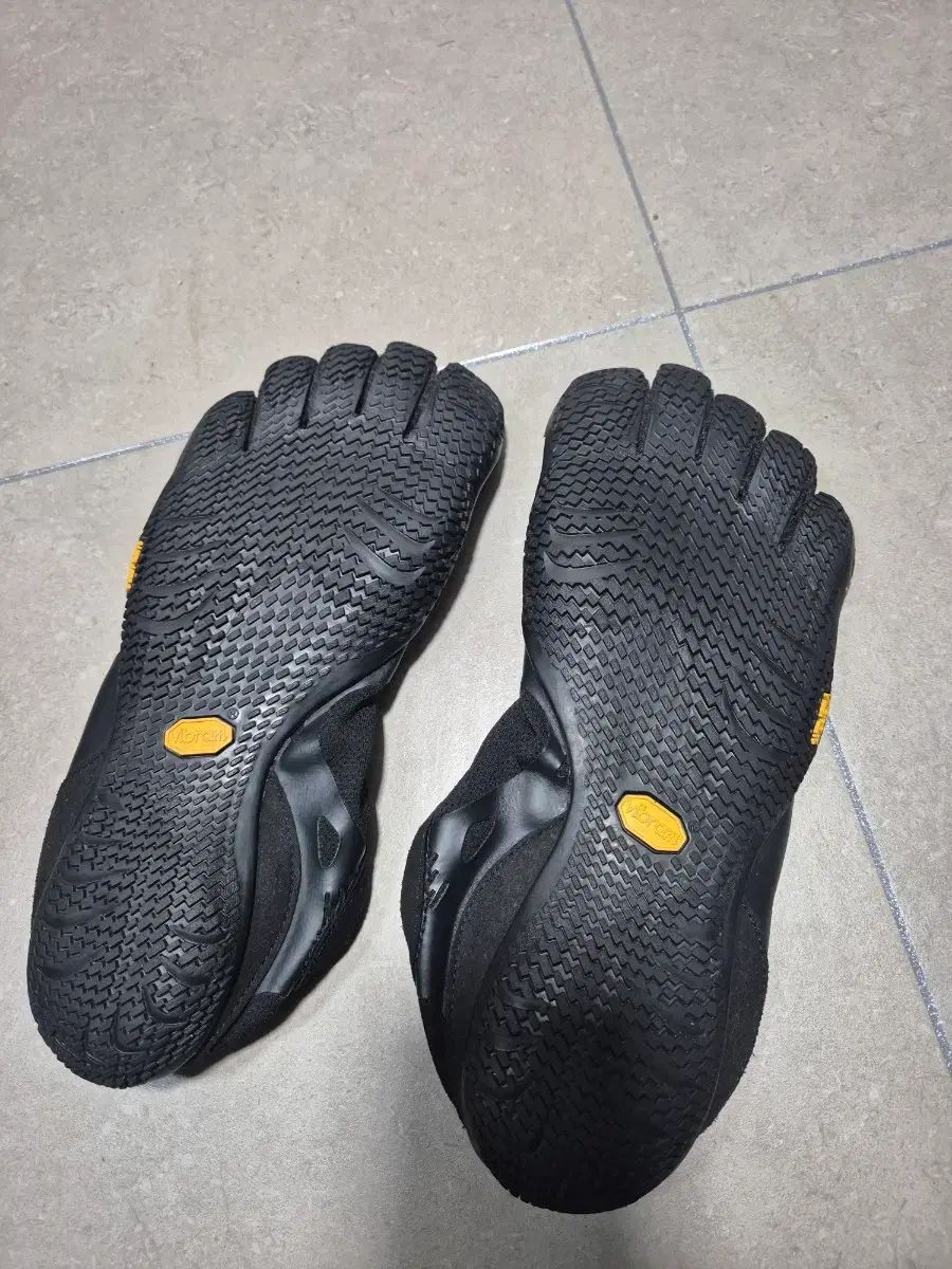 ビブラム ファイブフィンガーズ ブラック スニーカー 270