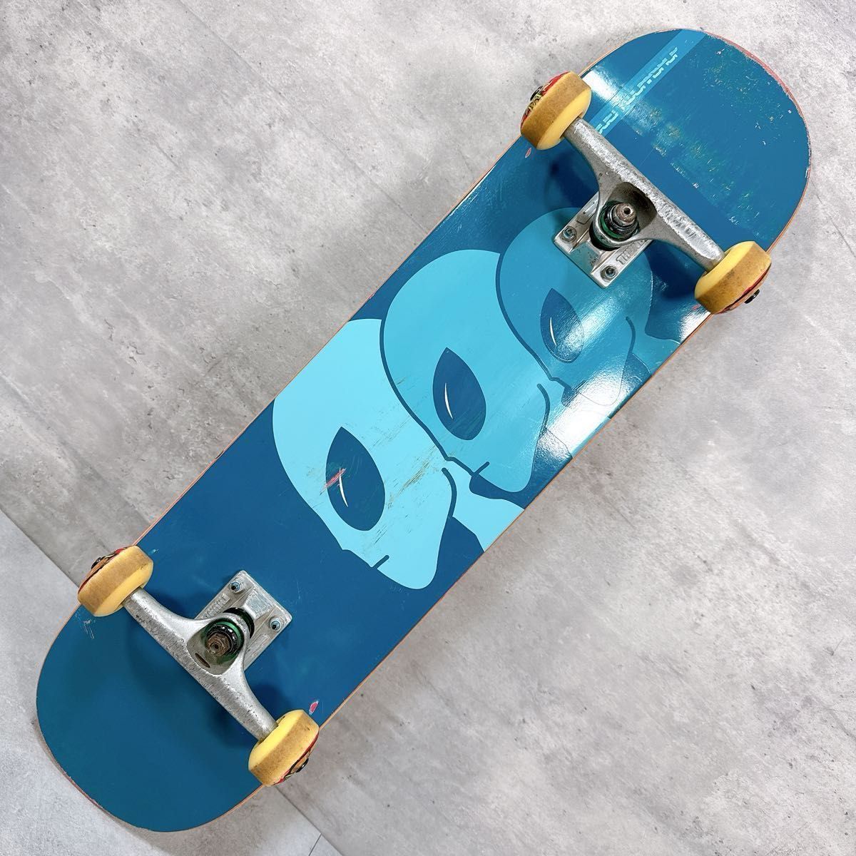 スケボー スケートボード コンプリート 完成品 ALIEN WORKSHOP THUNDER