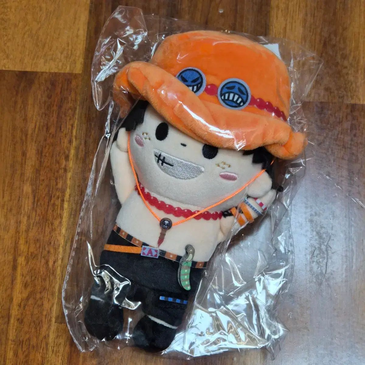 ONE PIECE グッズ在庫整理 エース ぬい フィルムレッド パズル ルフィ COOGI クージー フィギュア バッジ