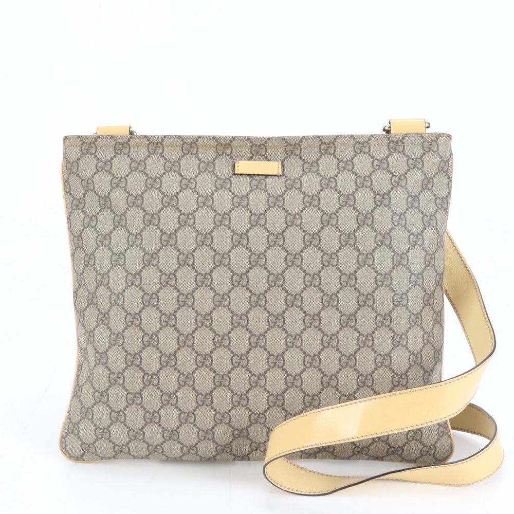 極美品 グッチ ショルダーバッグ メッセンジャー GGスプリーム PVC レザー 極美品✨】グッチ ショルダーバッグ GGスプリーム ロゴ型押し PVC
