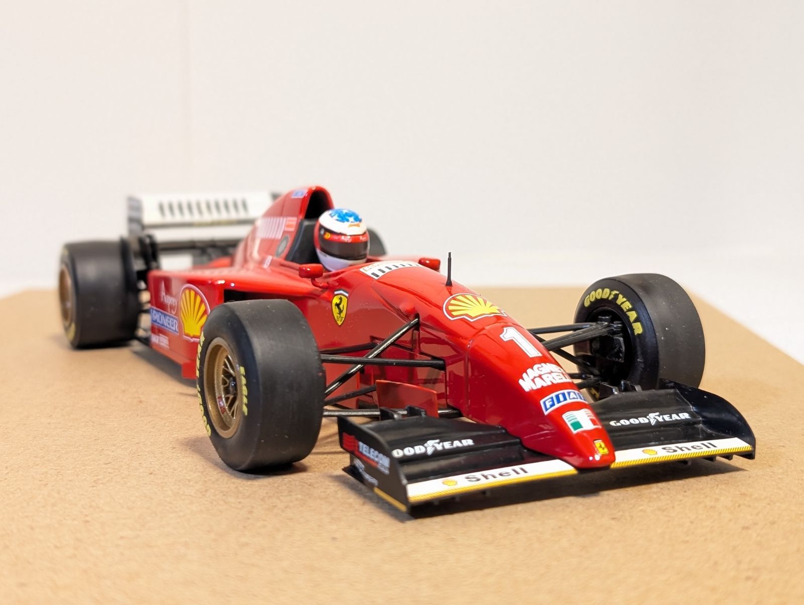ミハエルシューマッハ　F1 フェラーリ　ミニカー　ミニチャンプス ミニチャンプス1/18フェラーリ412T2ミハエル・シューマッハ - メルカリ