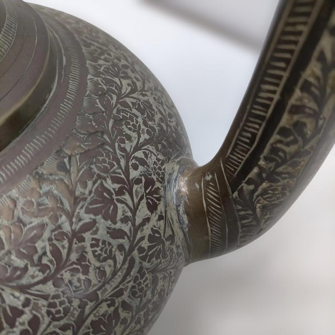 真鍮製 水注 ピッチャー 蓋付き エングレービング アラベスク模様 工芸