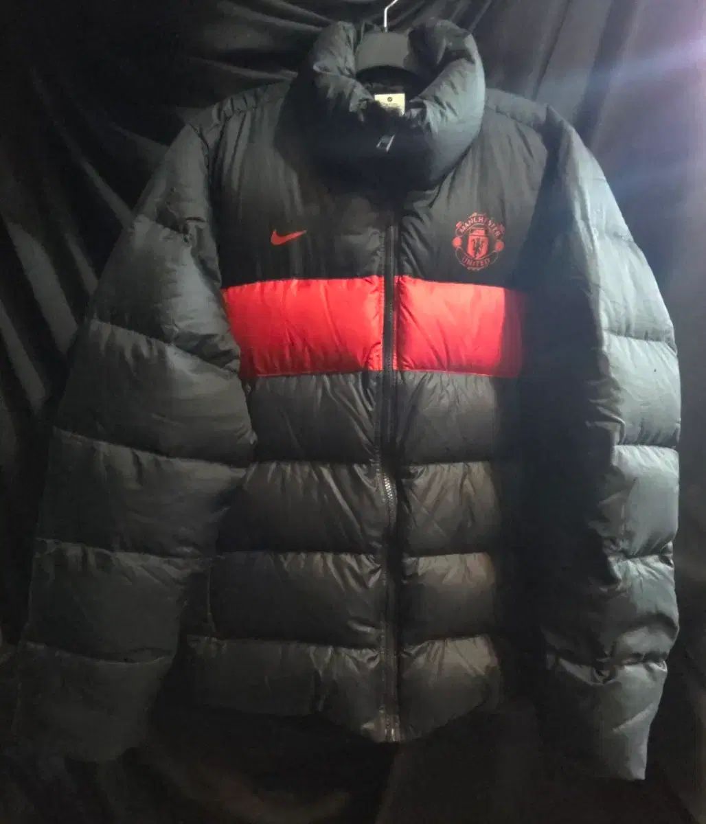 ナイキ マンチェスター ユナイテッド 550 ダックダウンジャケット