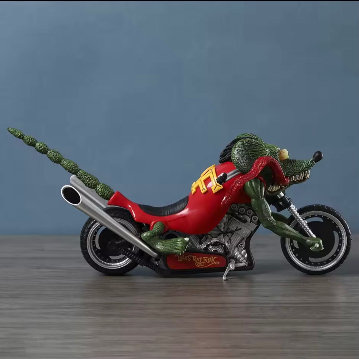 ラットフィンク　フィギュアとバイクの置物 ラットフィンク フィギュアとバイクの置物