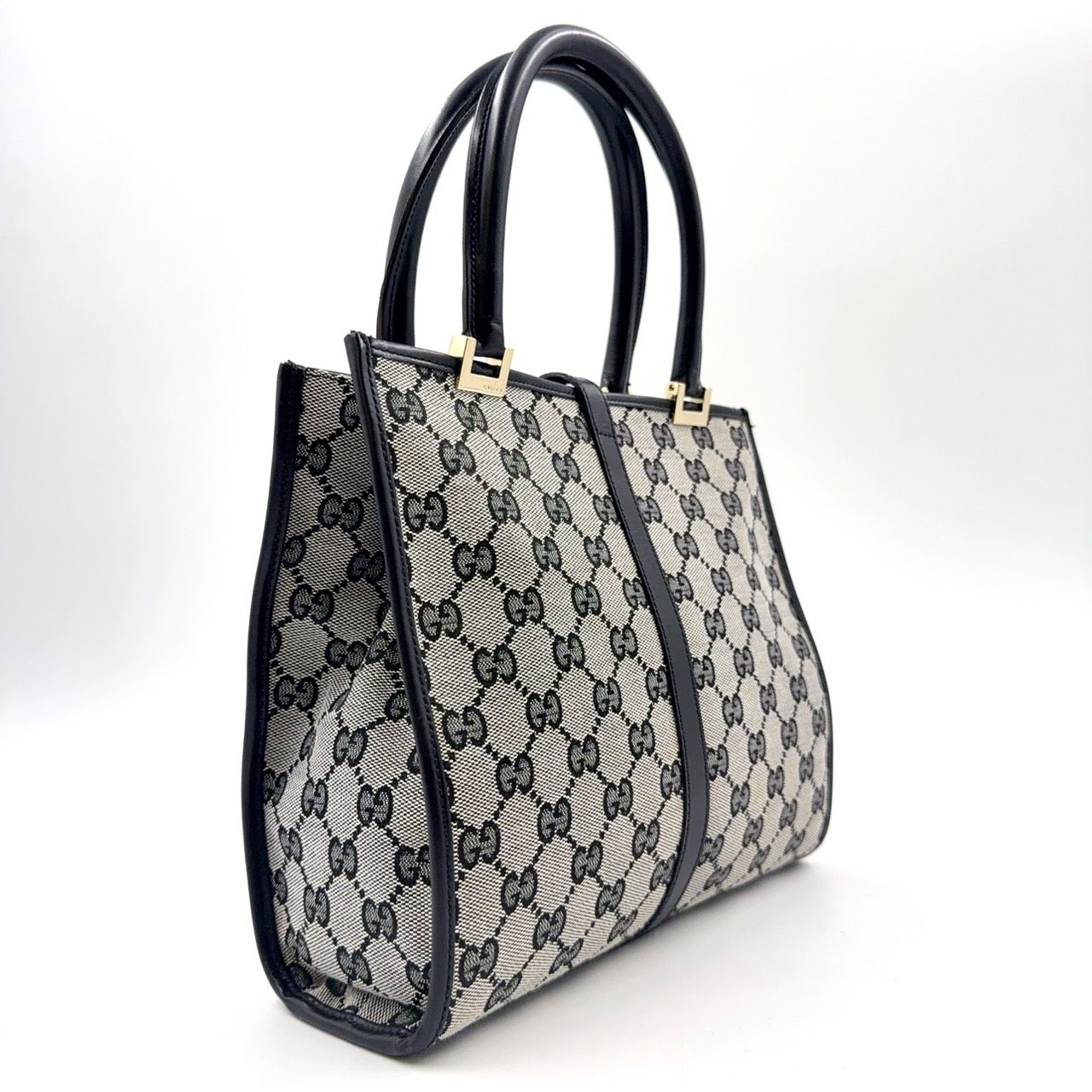 【美品】GUCCI スタッズ黒 ゴールド金具 GGキャンバス トートバック 美品】GUCCI スタッズ黒 ゴールド金具 GGキャンバス トートバック