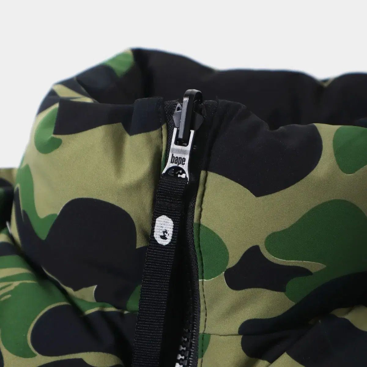 アベイシングエイプ リバーシブル カモ ダウンジャケット - メルカリ