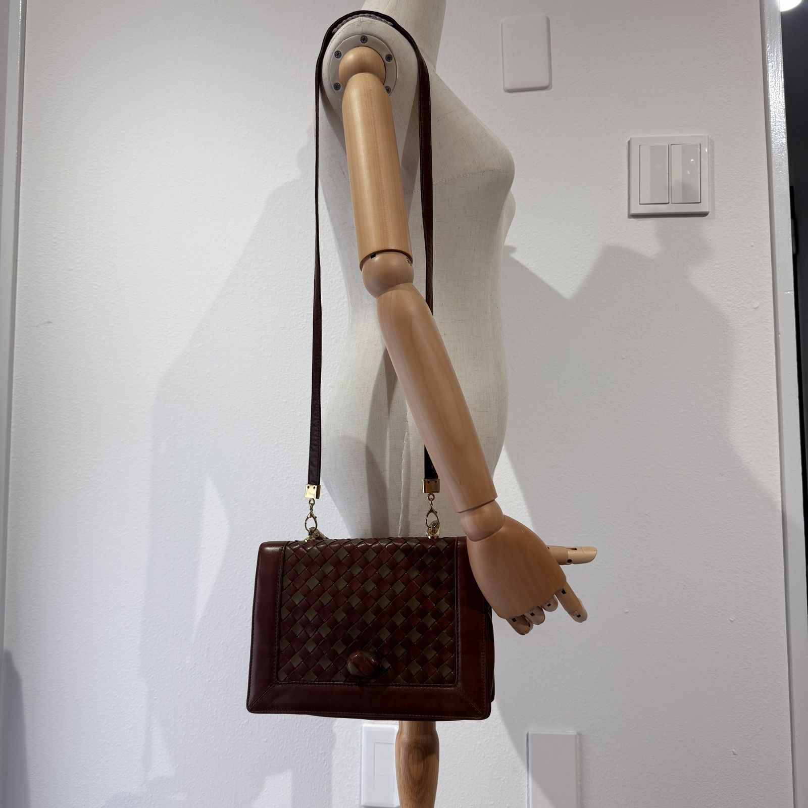 BOTTEGA VENETA（ボッテガヴェネタ）イントレチャート ハンドバッグ