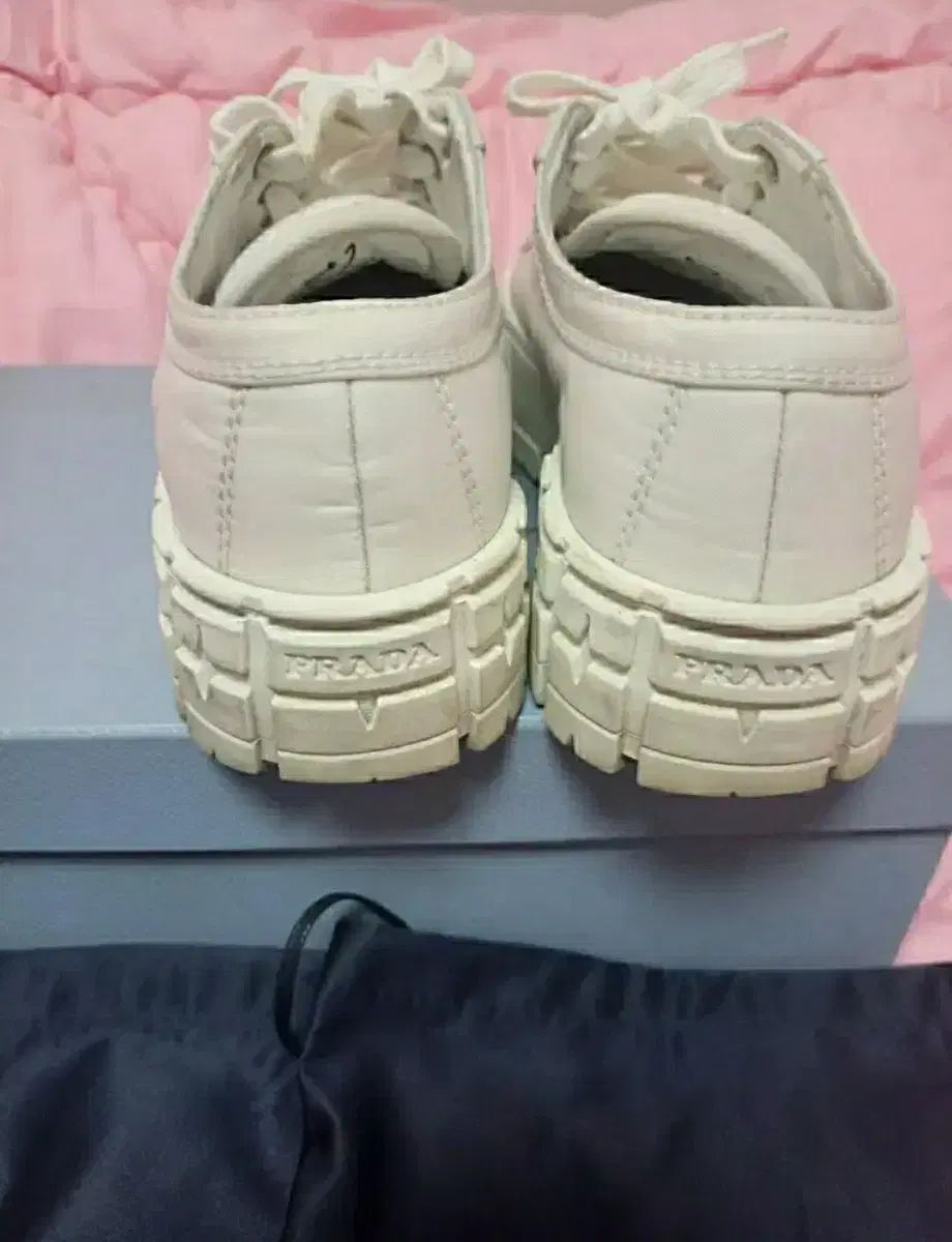 正規品)在庫処分 状態良し PRADA プラダ 三角ロゴ ダブル ホイール