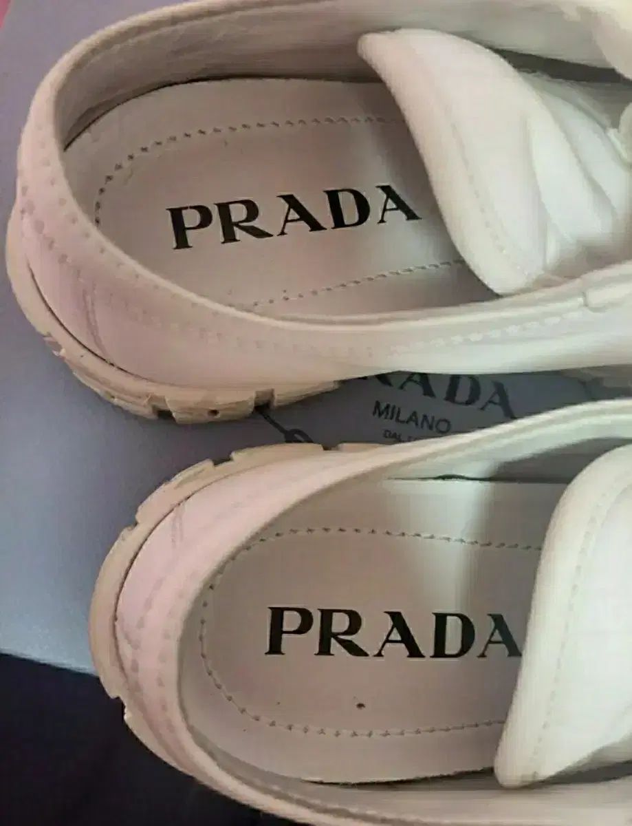 正規品)在庫処分 状態良し PRADA プラダ 三角ロゴ ダブル ホイール
