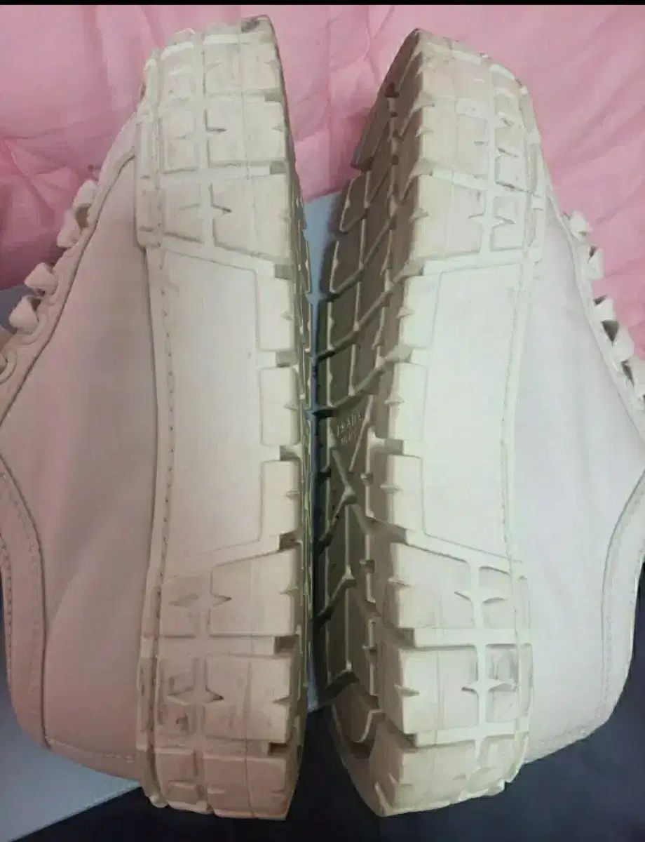 正規品)在庫処分 状態良し PRADA プラダ 三角ロゴ ダブル ホイール