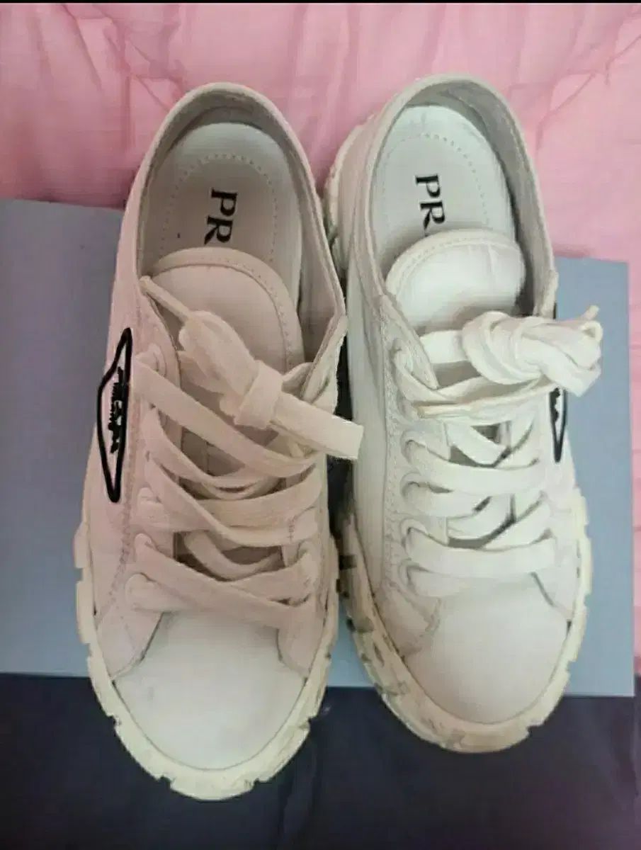 プラダ　スニーカー　ダブルホイール　ギャバジン　リナイロン　三角ロゴ 正規品)在庫処分 状態良し PRADA プラダ 三角ロゴ ダブル ホイール