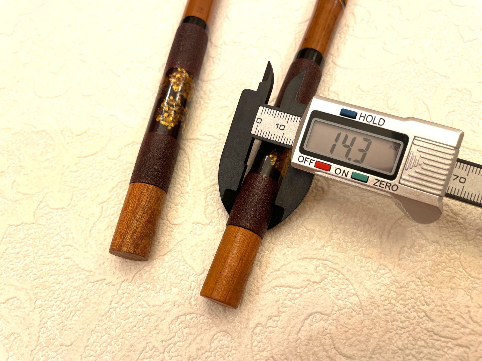  響 竹 竿掛 一本半 6節 玉柄 一本 4節 口巻金箔 ME 80007 ヘラブナ竿 ロッド