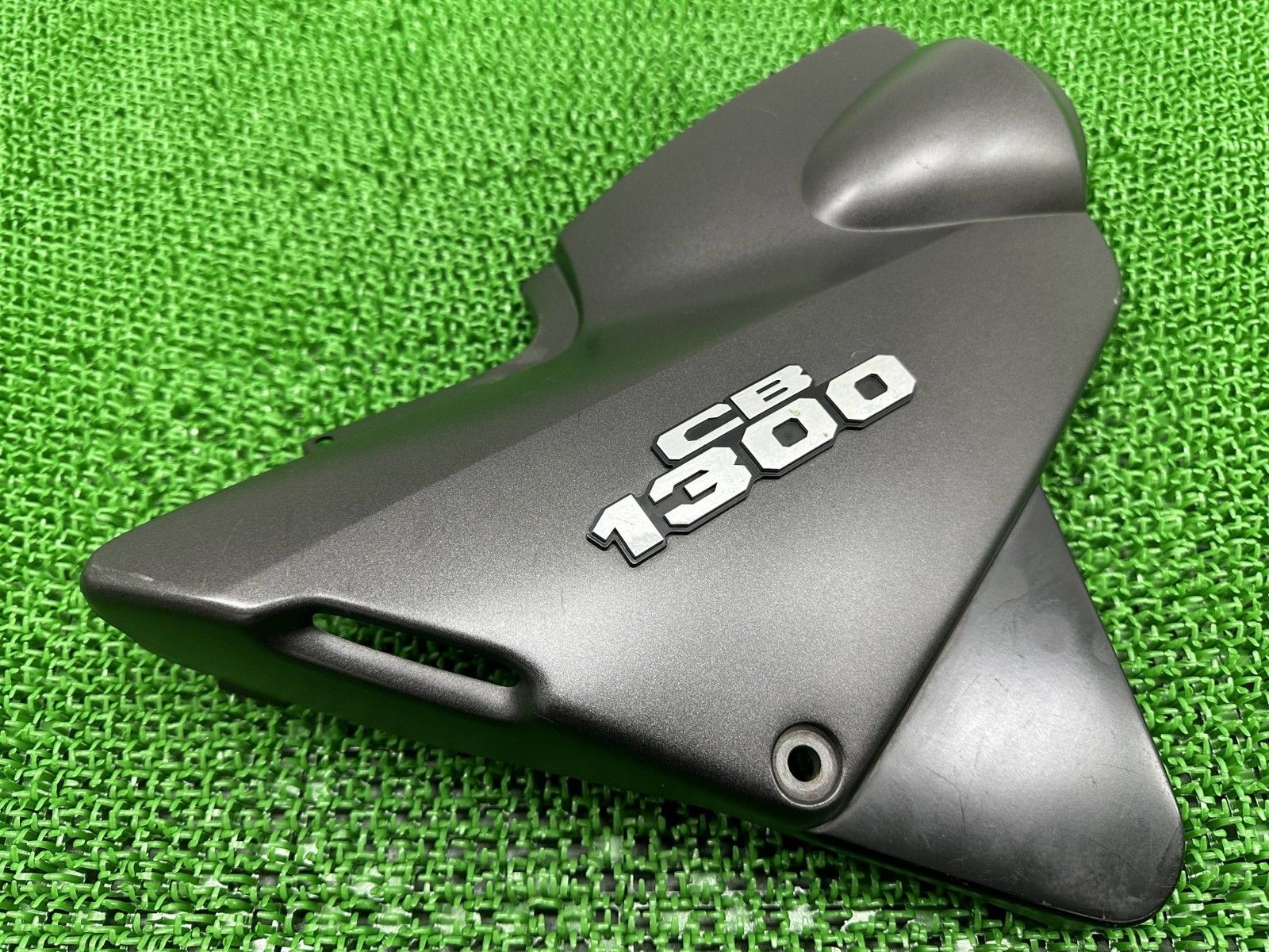 CB1300SF サイドカバー 右 黒 MBR ホンダ 純正 中古 バイク 部品 SC40