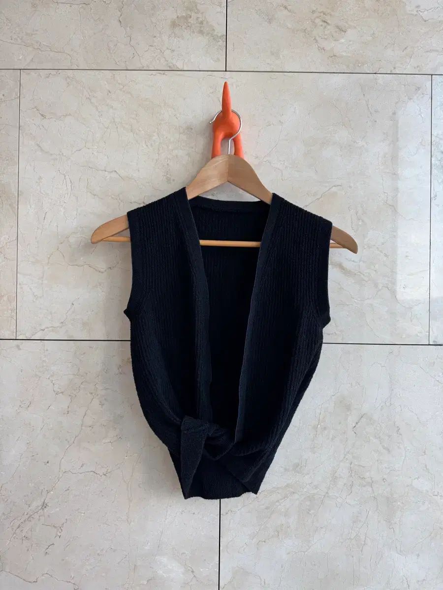 ジャックムス JACQUEMUS ニット スリーブレス クロップドトップス 34