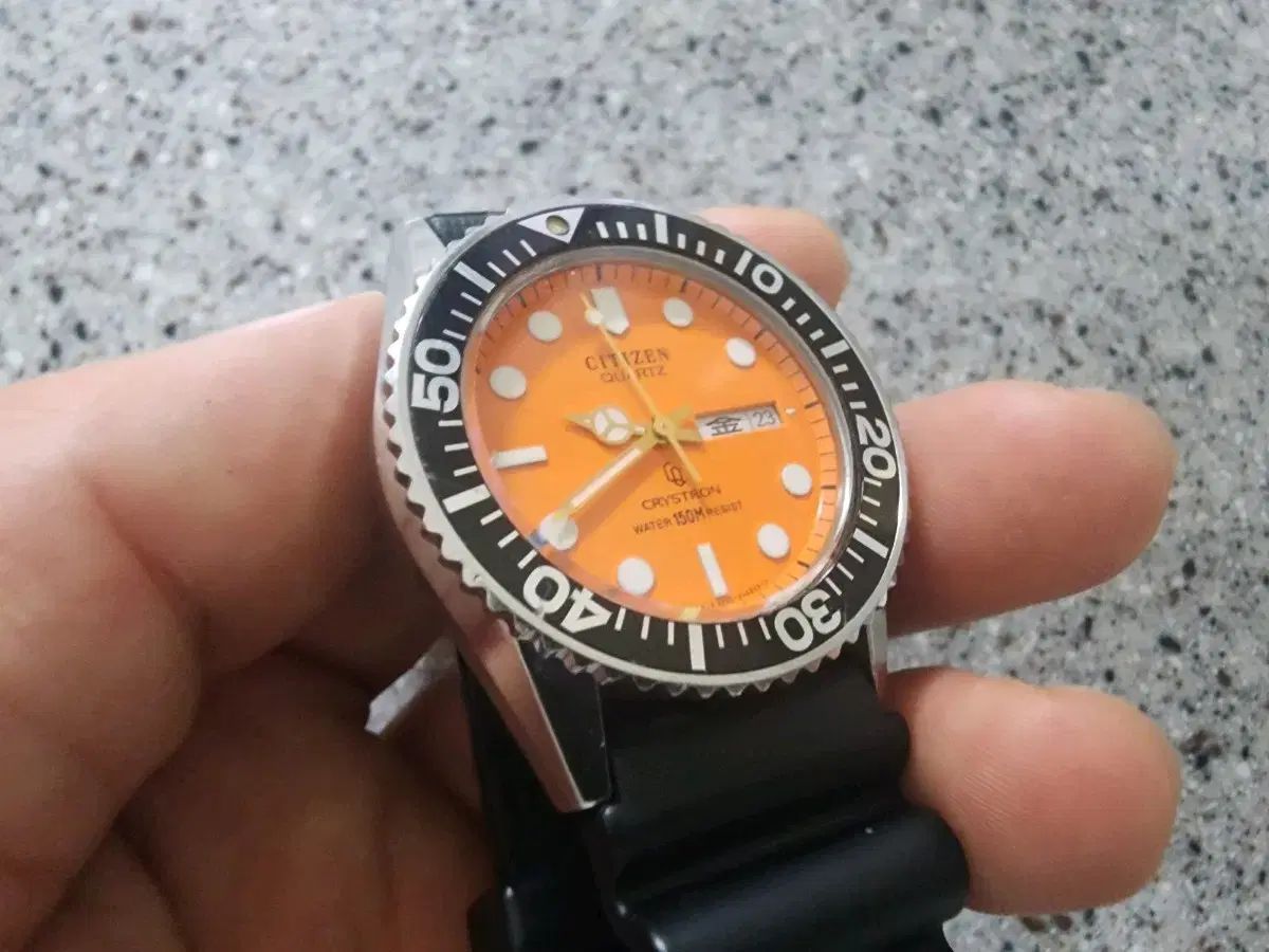 昭和レトロ　シチズン水晶時計　オレンジ CITIZEN シチズン オレンジ ダイバー 腕時計 150m クリストロン (SEIKO