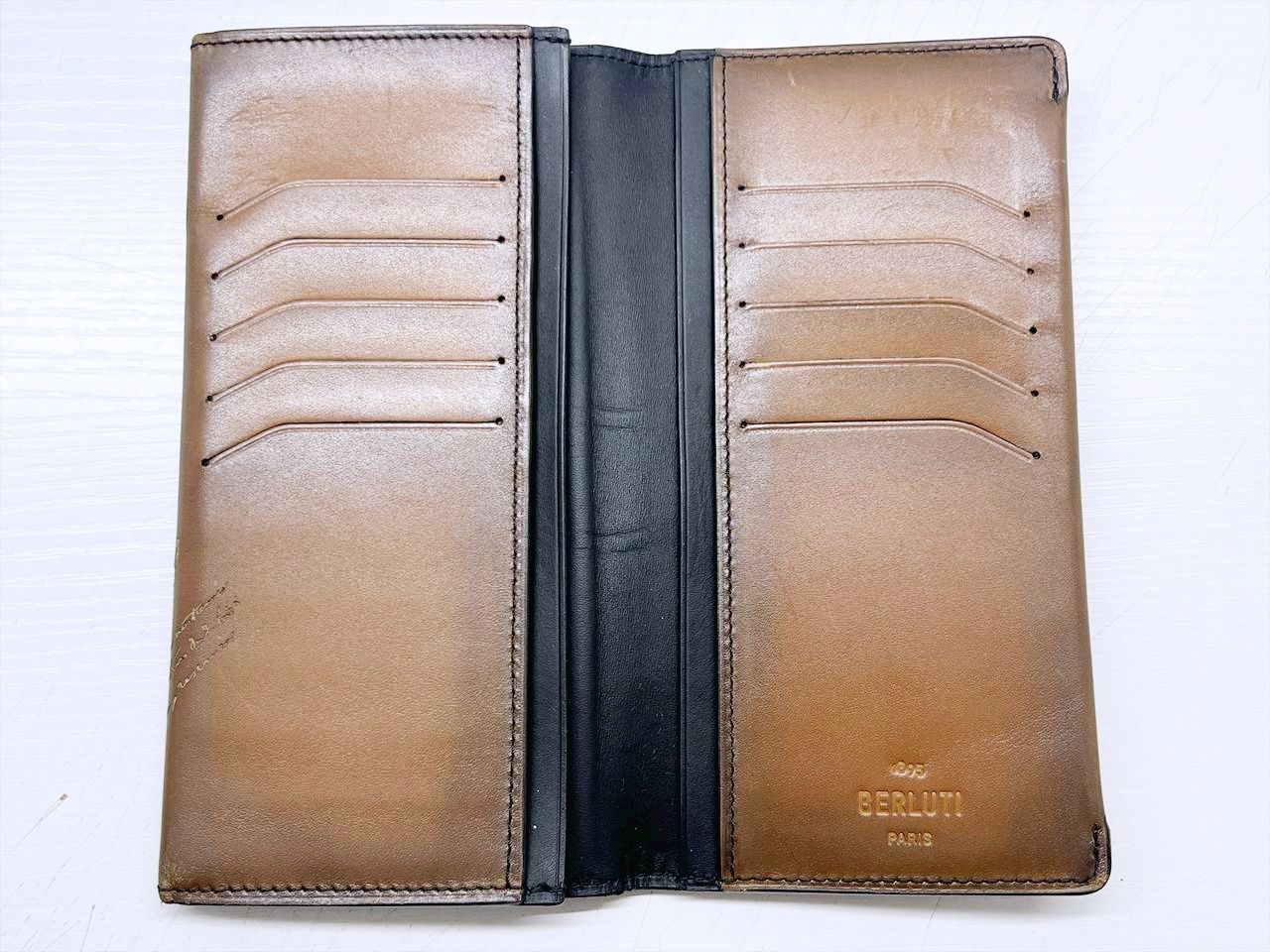 特注24万 ベルルッティ エスパス スクリットレザー 長財布 オッソ 限定色 ギャラリー：一線を画す洗練さ。ベルルッティの新作から目が離せない