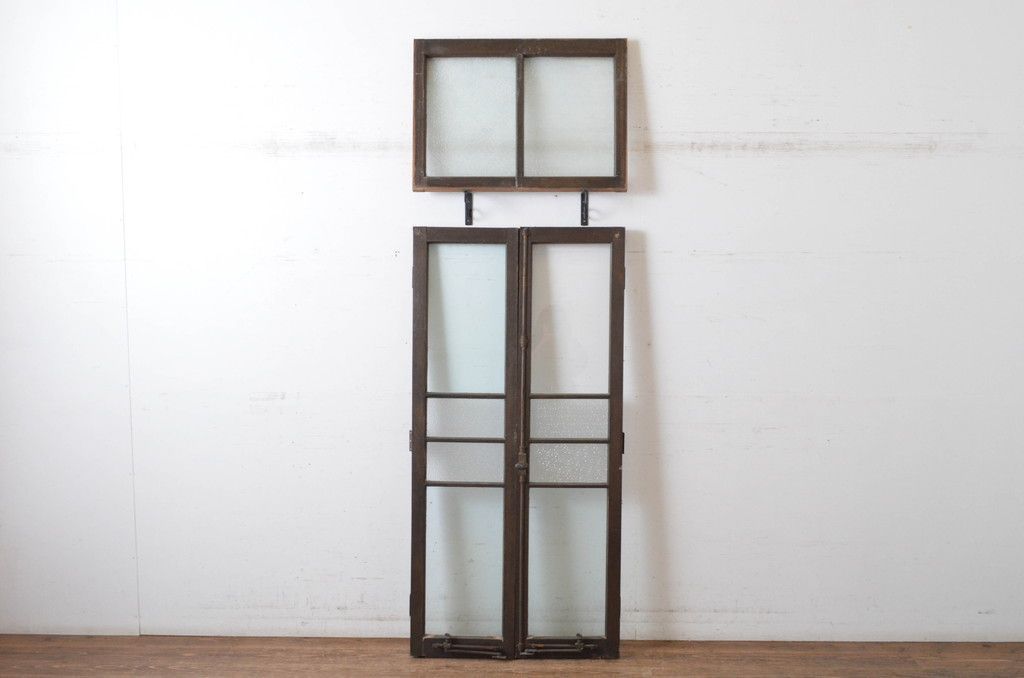 現状販売 両開き窓 1対 と明り取りのセット アンティーク建具 大正ロマン 洋館 グレモン錠付き 4～7営業日前後で発送 修理加工希望の方3ヶ月程で発送 R 065361