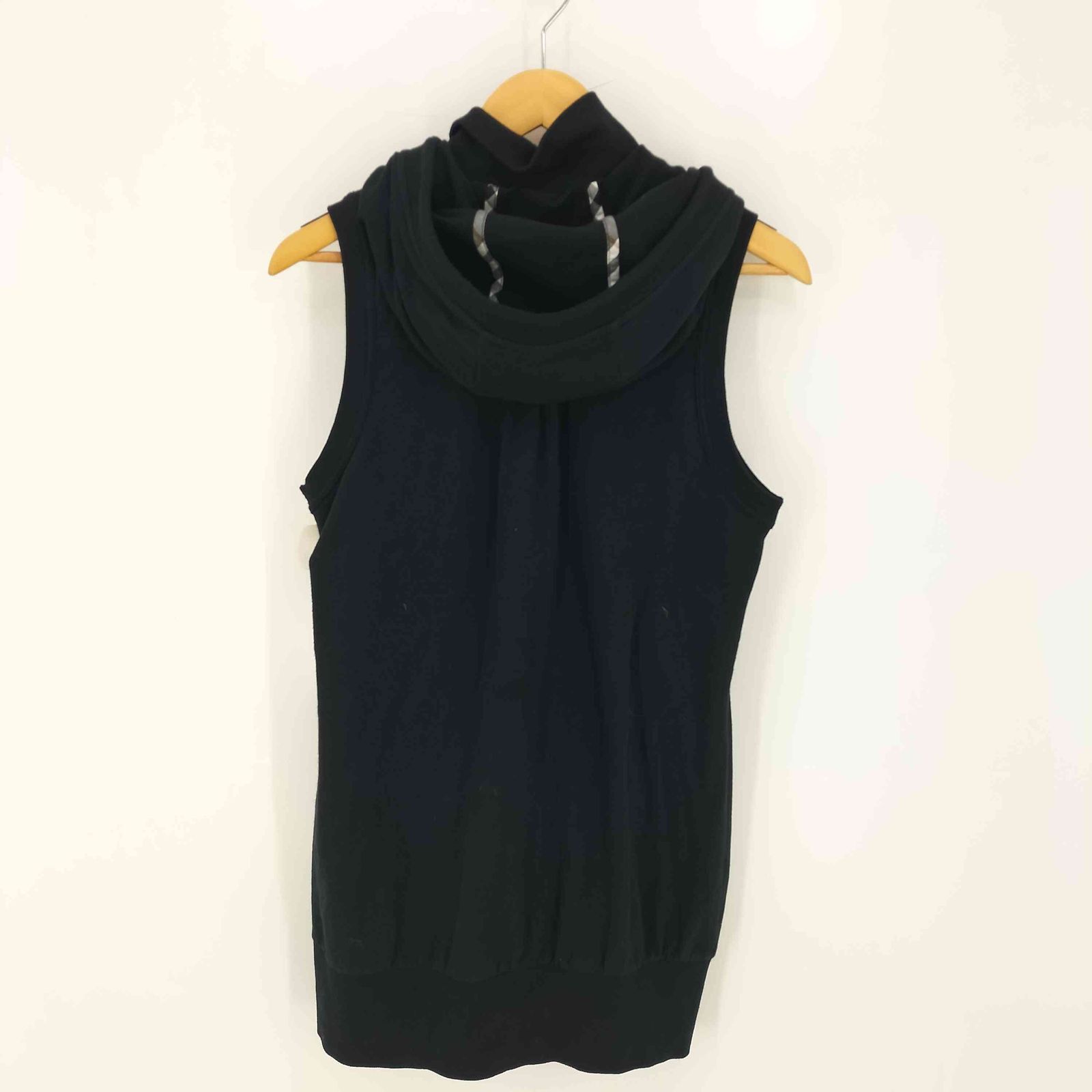 ★BURBERRYBLUE LABEL★黒パーカー★左胸ロゴ刺繍★ノバチェック ☆BURBERRYBLUE LABEL☆黒パーカー☆左胸ロゴ刺繍☆ノバチェック