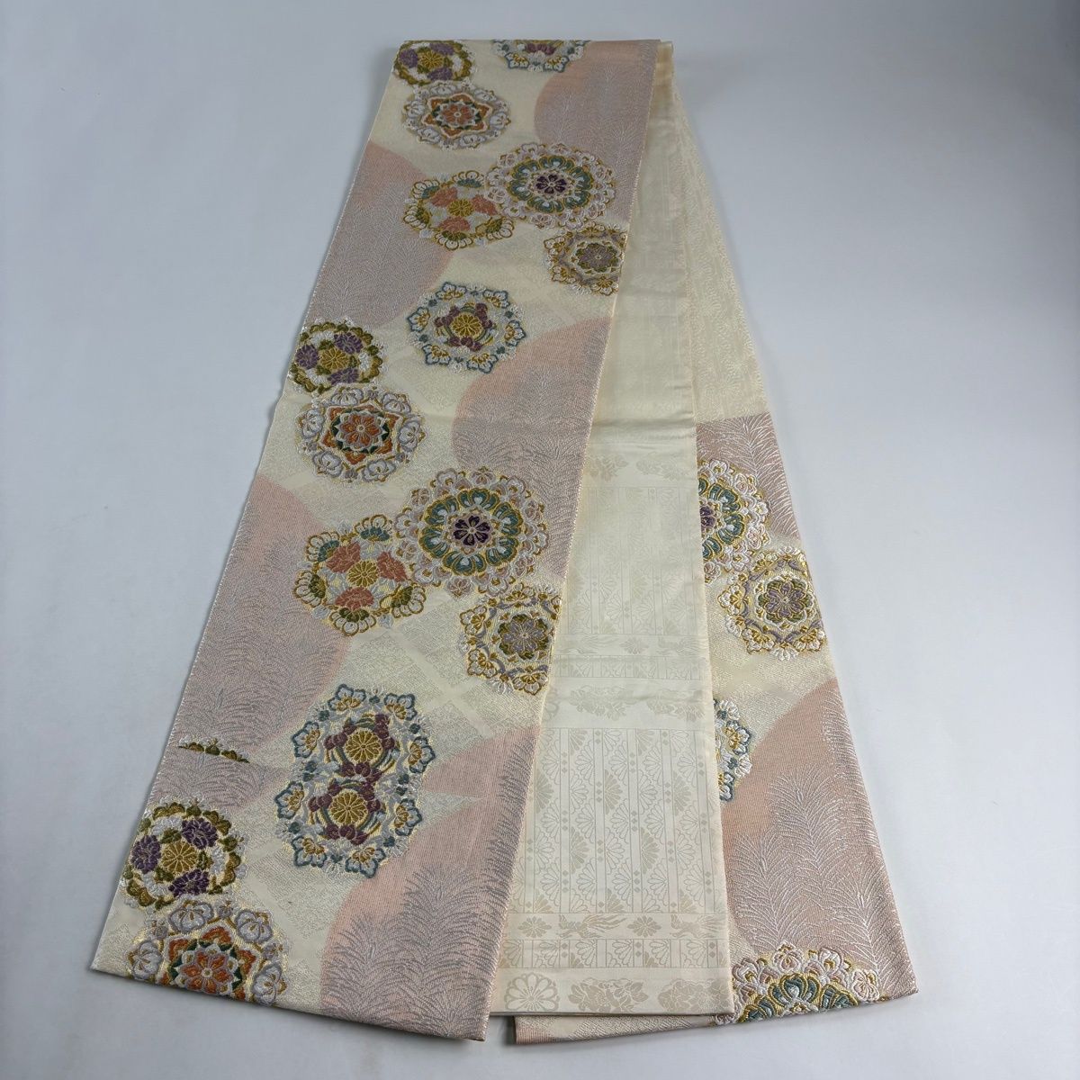 袋帯 逸品 草木染 新小石丸 大王松おしるし文 華文 刺繍 金糸 クリーム