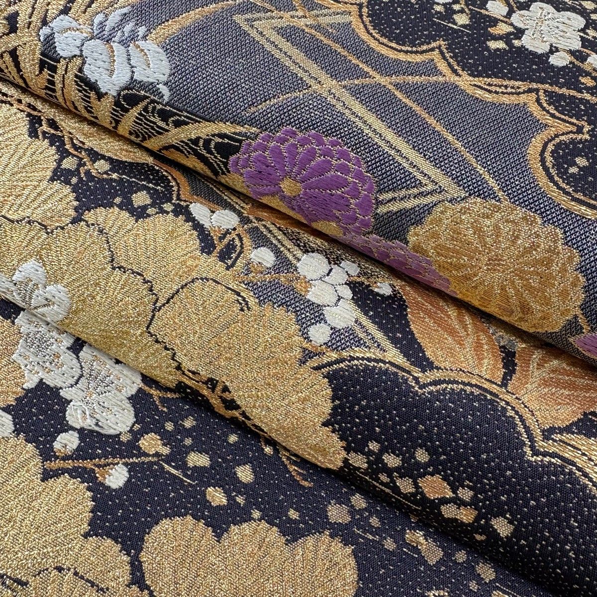 美品】 袋帯 逸品 帝王紫 落款 じゅらく 菊 松秋草蒔絵文 刺繍 金糸